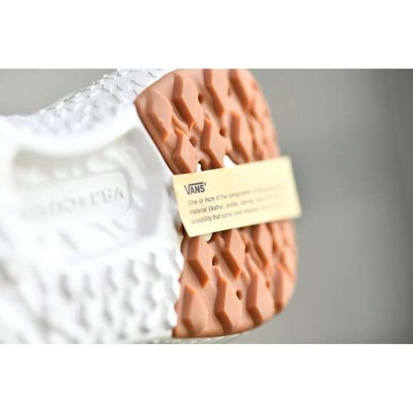 New! Size: 5 Women/3.5 Big Kid | Vans UltraRange NEO VR3 | Pink/White - Picture 14 of 16